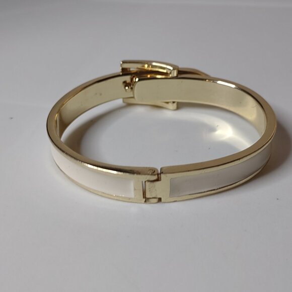 7 Inch White And Gold Tone Belt Buckle Bracelet - Picture 3 of 8